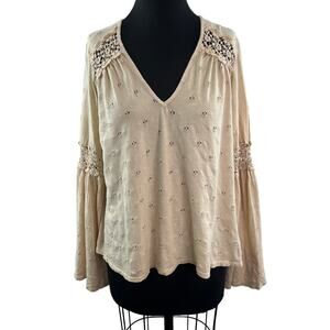 Eri + Ali Beige Eyelet Floral Lace V-Neck Bell Sleeve Pullover Top Size Medium M
